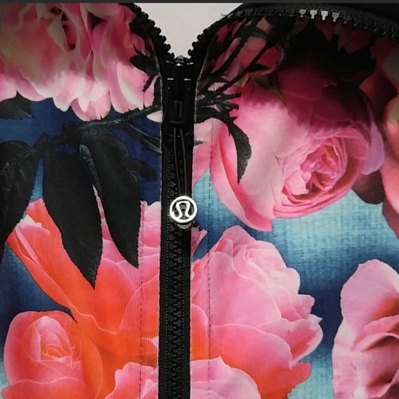 *Rare* Lululemon “Secret Garden” jacket - Picture 6 of 6